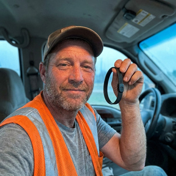 auralis_adult_trucker_selfie